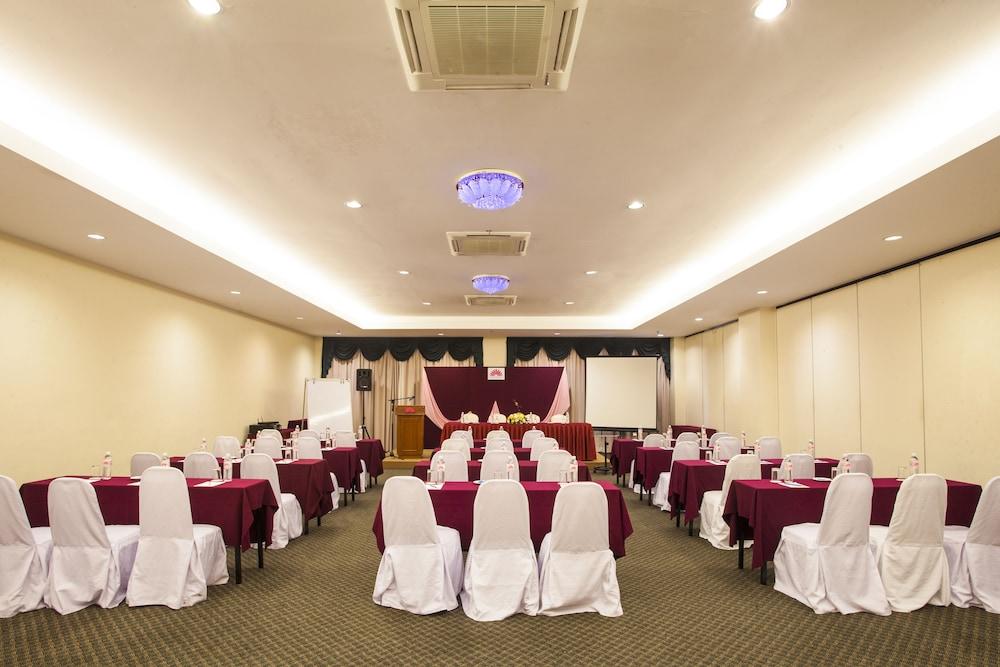 Hotel Tanjong Vista 쿠알라트렝가누 외부 사진